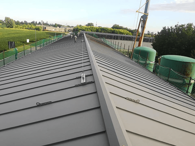 Installazione linee Vita a Padova su tetto in Lamiera - CMG Lattoneria